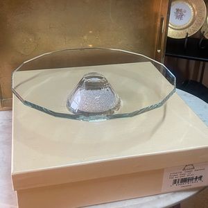 Oleg Cassini Crystal Foot Plate Stand